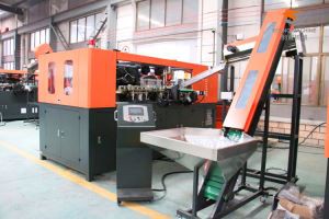 Mașini automate de modelare a loviturilor pentru animale de companie